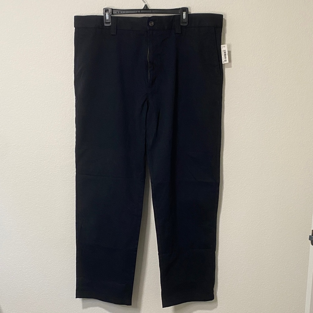Men's Classic Fit Wrinkle Resistant Flat Front Chino Black Pants 44/32